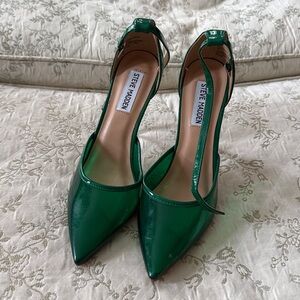Steve Madden Emerald Slingback Heels size 8M